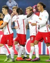  德甲揭幕战爆冷，升班马掀翻卫冕冠军  