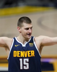  约基奇荣膺常规赛MVP称号  