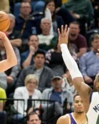  布克空砍50分，太阳不敌鹈鹕  