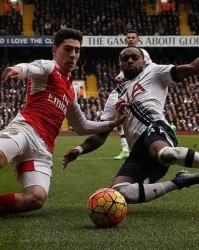  阿森纳防线失误造致命失球  